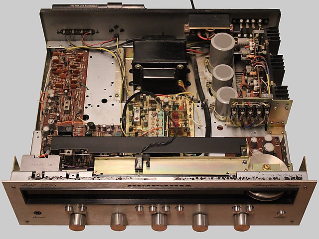 Marantz 2220 Details